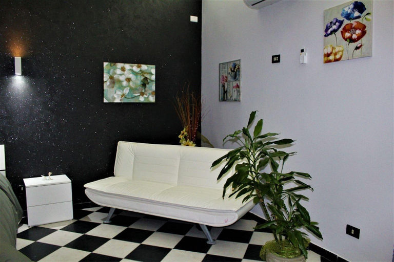 Public Area 3, Il cortiletto, Agrigento