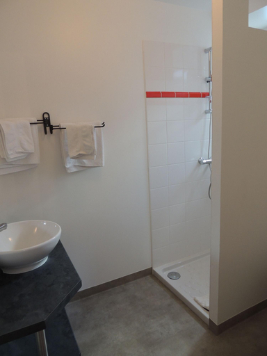 Bathroom 4, Hotel Restaurant Du Plomb du Cantal, Cantal