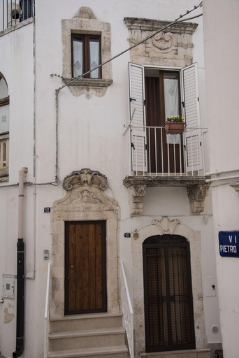 Public Area, A due passi, Taranto