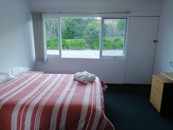 Public Area 2, Mt Beauty Motor Inn, Alpine - East