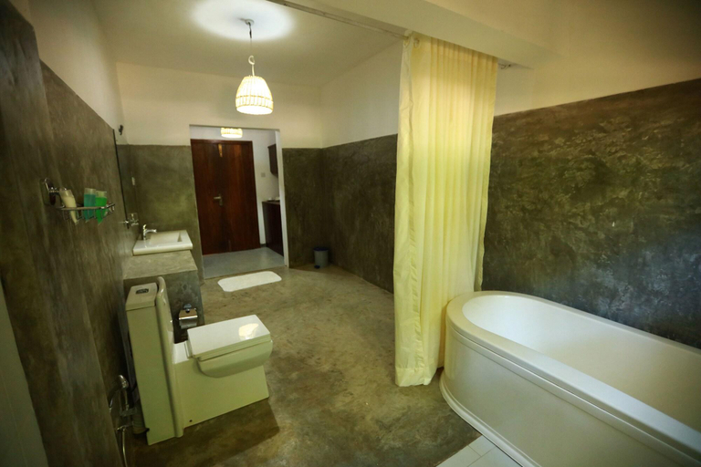 Bathroom 5, Pinthaliya Resort & Spa, Dambulla