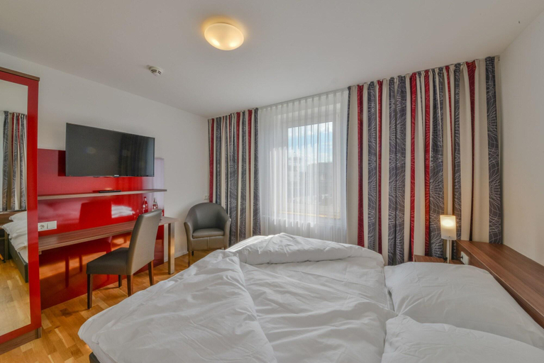 Bedroom 3, City Hotel Wetzlar, Lahn-Dill-Kreis