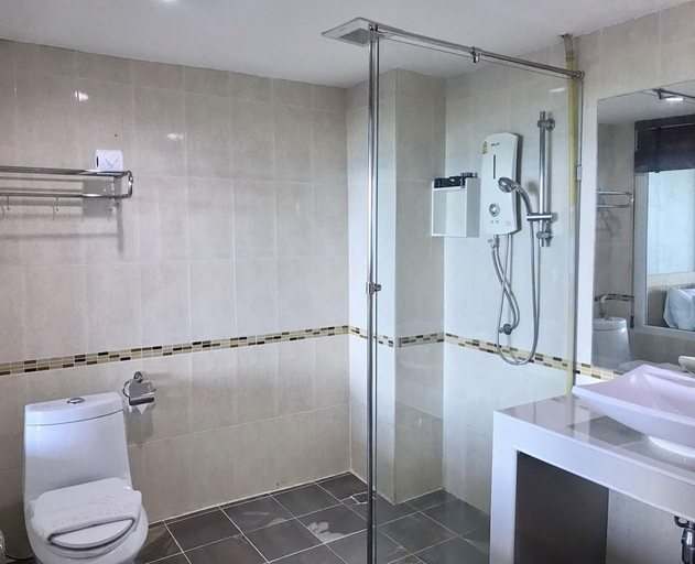 Bathroom 5, The Beach Front Resort Pattaya  - SHA Plus, Pattaya