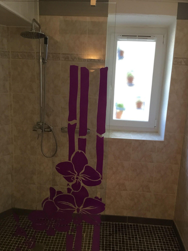 Bathroom, Les Palettes, Ardèche