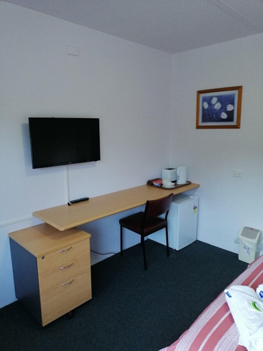 Public Area 2, Mount Beauty Motor Inn, Alpine - East