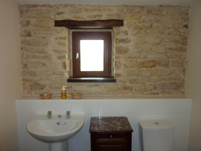 Bathroom 5, La Vieille Gorce, Vienne