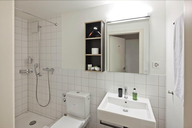 Bathroom 4, Boutique-Hotel Auberge Langenthal, Granada