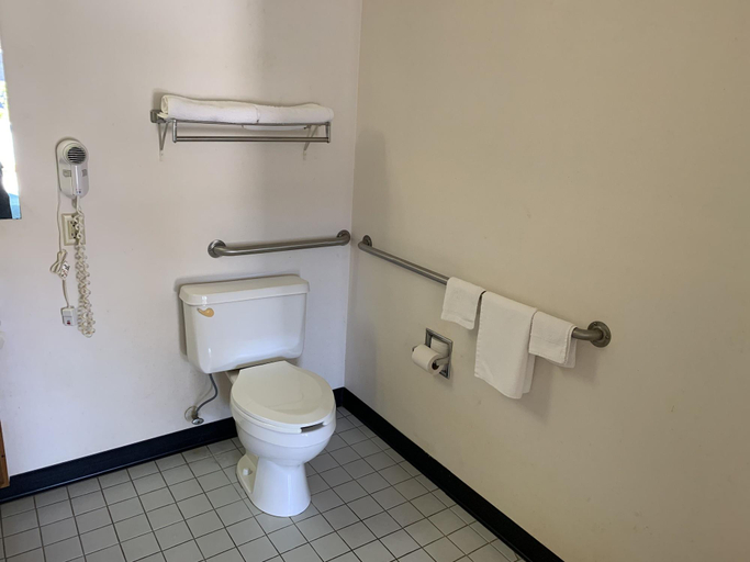 Bathroom 5, Garden Inn & Suites, Candler