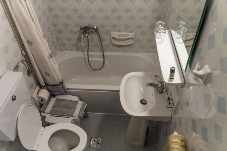 Bathroom 4, Neos Omalos, Crete