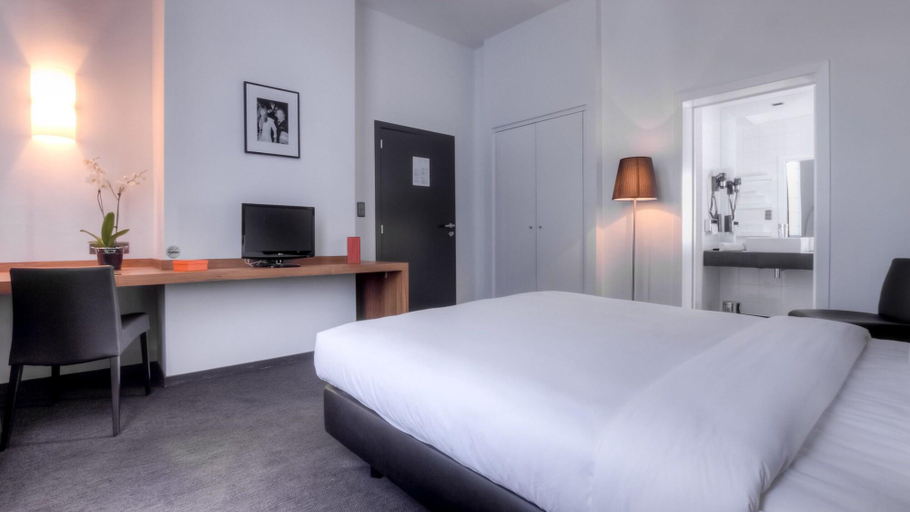Bedroom 3, Saint James, Hainaut