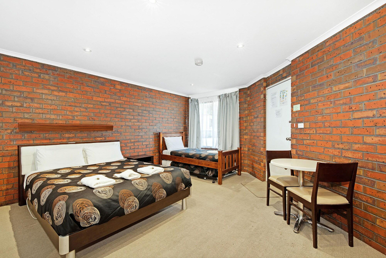 Bedroom 2, Golden Country Motel & Caravan Park, C. Goldfields - M'borough