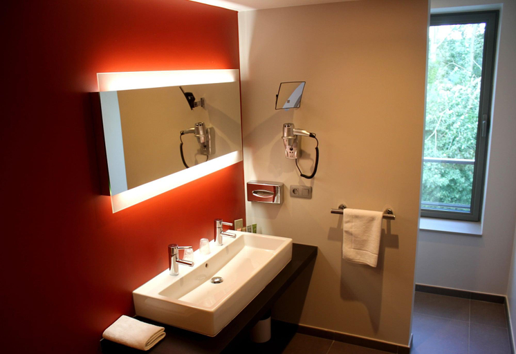 Bathroom 4, Hôtel Golf Relais de l'Empereur, Brabant Wallon