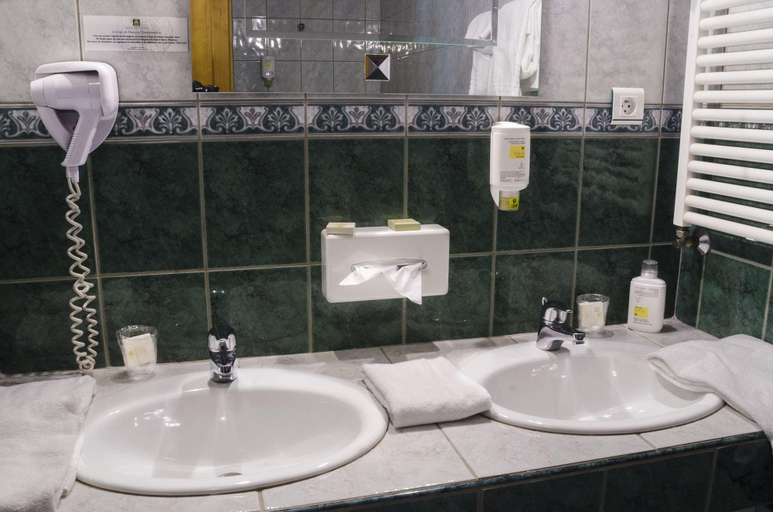 Bathroom 3, Hotel Du Donon, Bas-Rhin