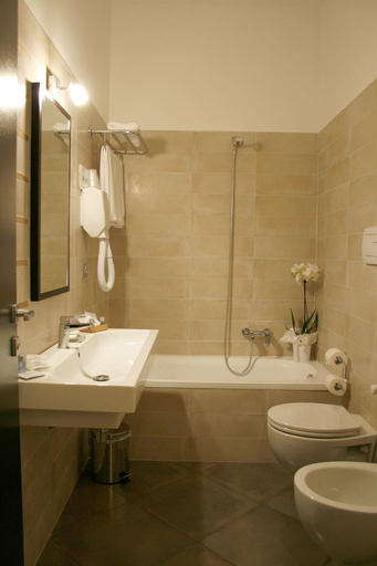 Bathroom 5, Hotel Castagneto, Potenza