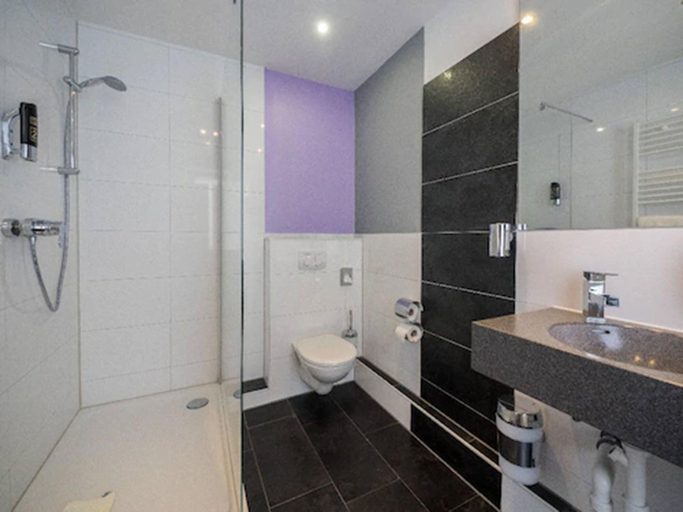 Bathroom 4, Hotel Schneider, Gießen