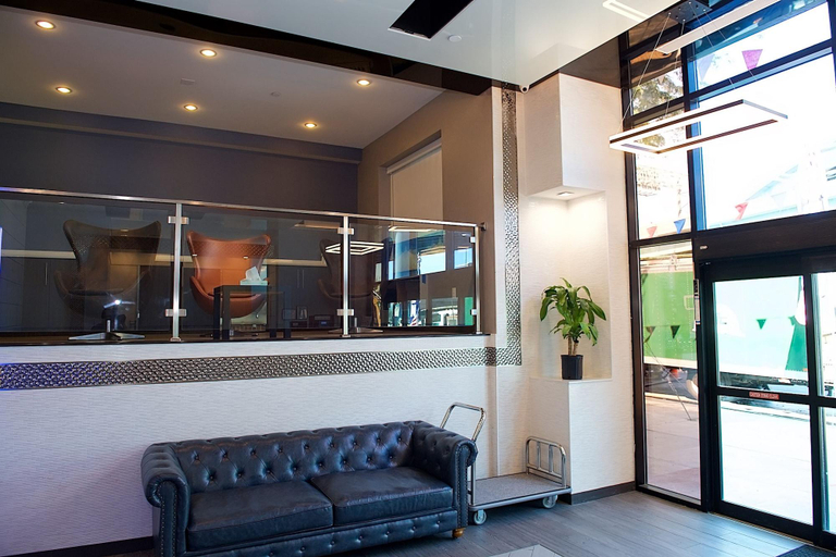 Public Area 3, 7 Days Hotel Bronx, New York