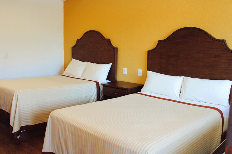 Bedroom 3, Estancia Inn, Tecate