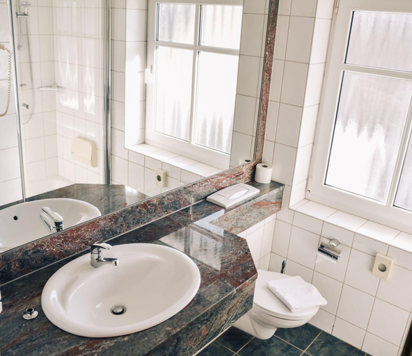 Bathroom 4, Parkhotel Schmallenberg, Hochsauerlandkreis