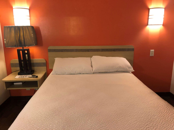 Bedroom 3, Sleep Inn & Suites Pigeon Forge - Downtown, Sevier
