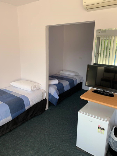 Bedroom 3, Mount Beauty Motor Inn, Alpine - East