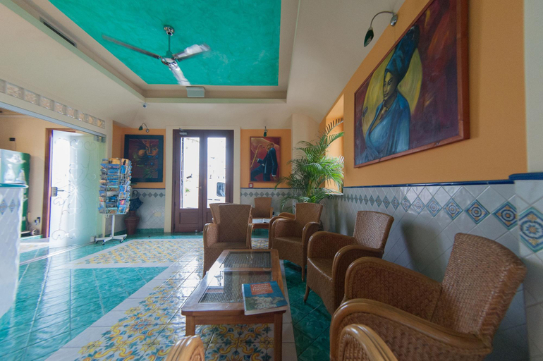 Public Area 3, Petit Hotel, Messina