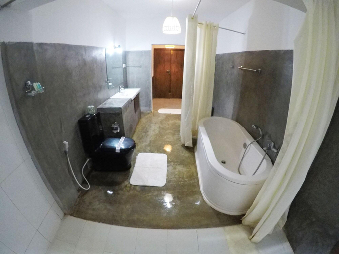 Bathroom 5, Pinthaliya Resort & Spa, Dambulla