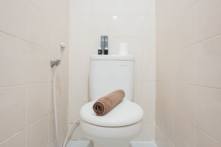 Bathroom, Cozy and Simply Studio Titanium Square Apartment By Travelio, Jakarta Timur