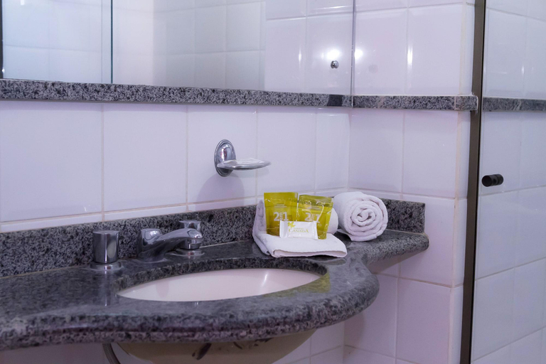 Bathroom 4, Hotel Canada, Ribeirao Preto