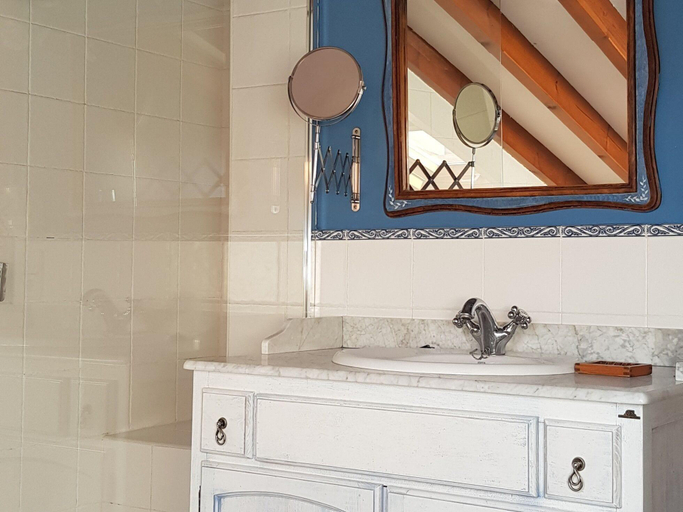 Bathroom 4, Posada La Rivera De Escalante , Cantabria