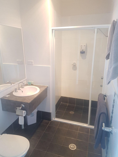 Bathroom 4, Jopen Cafe & Motel, Shoalhaven - Pt B