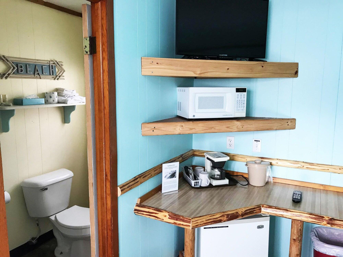Bedroom 3, The Monarch Motel, Cheboygan