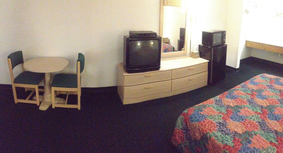 Bedroom 4, Garden Inn & Suites, Candler