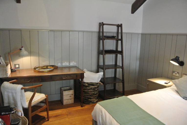 Bedroom 2, The Crown Pub Dining Rooms, Central Bedfordshire