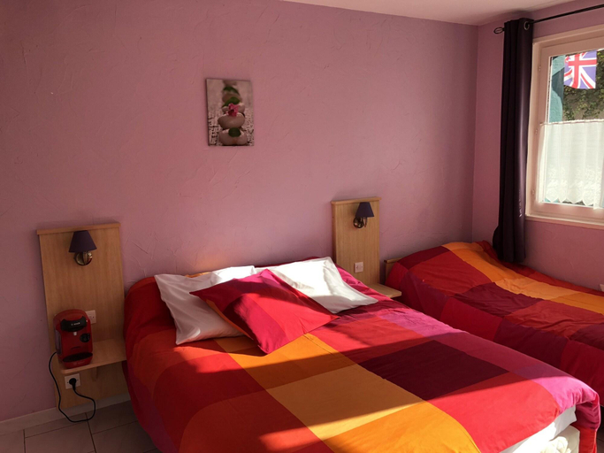Bedroom 3, L'auberge fleurie, Somme