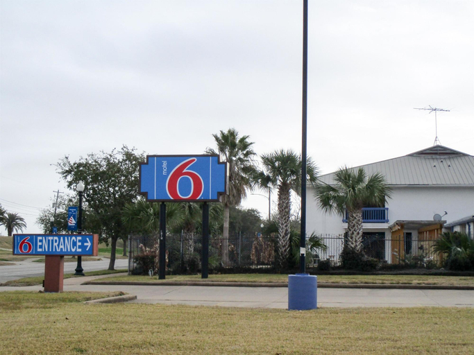 Exterior & Views 2, Motel 6 Freeport, TX, Brazoria