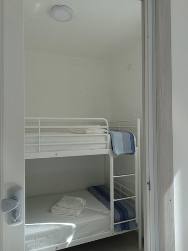 Bathroom 4, Trinacria Bedda, Syracuse