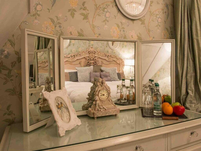 Bedroom 2, Maenan Abbey Hotel, Conwy