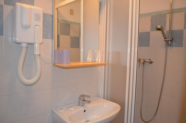 Bathroom 5, Hotel Funivia, Aosta
