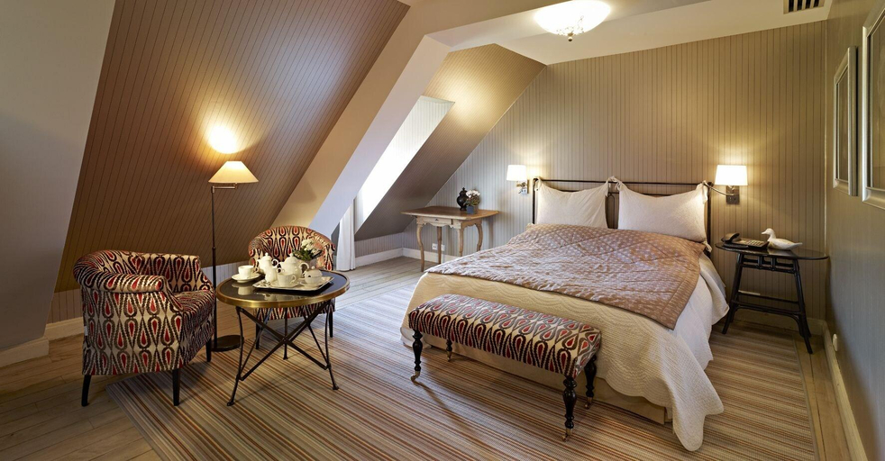 Bedroom 3, Relais et Châteaux - Château De Germigney, Jura