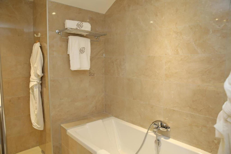 Bathroom 5, Relais & Châteaux La Réserve, Tarn