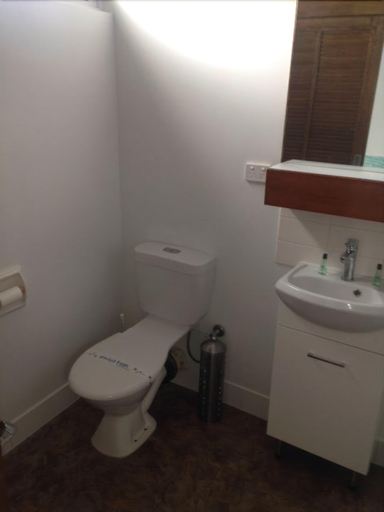 Bathroom, Elmore Victoria Hotel Motel, Gr. Bendigo - Pt B