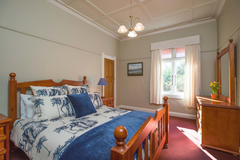 Bedroom 3, Tairoa Lodge & Cottage, South Taranaki