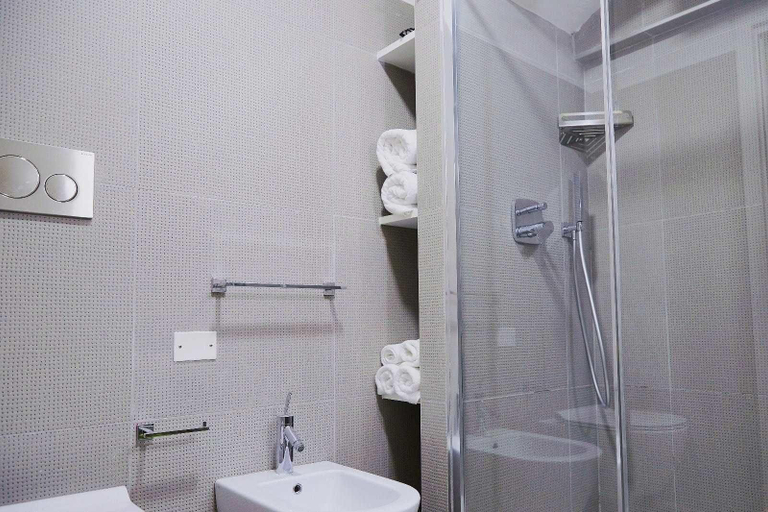 Bathroom 3, Altrelli Rooms, Bari