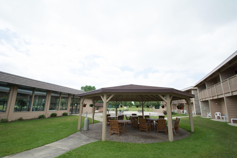 Exterior & Views 2, Par 5 Resort, Manitowoc