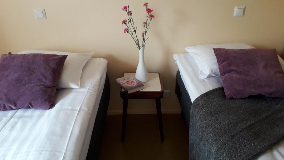 Bedroom 4, Kartanohostel Annacatharina, Southern Savonia