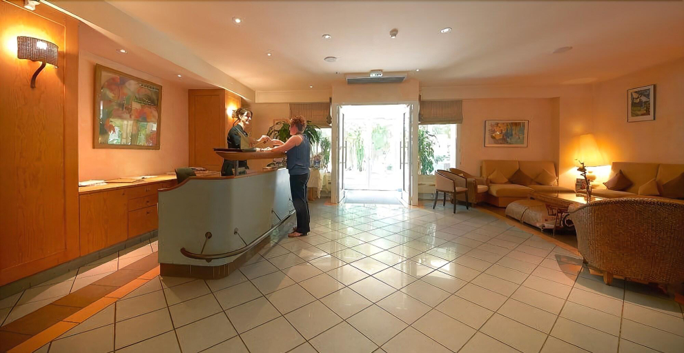 Public Area, Hotel Restaurant Le Rive Gauche, Yonne