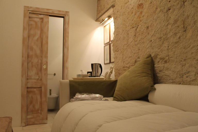 Bedroom 4, Torre Tresca B&B, Bari