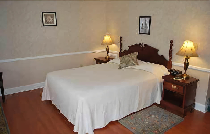 Bedroom 2, Cedar Crest Inn, Knox