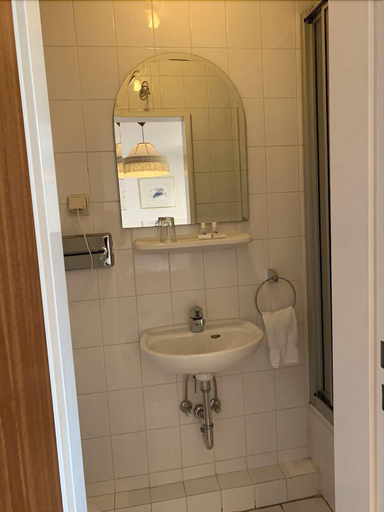 Bathroom 4, Hotel Jeong, Wesel