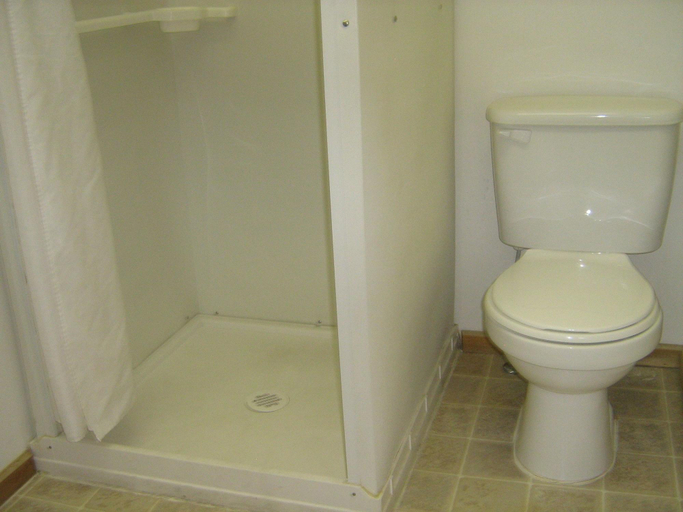 Bathroom 4, Parkway Motel & European Lodges, Division No. 3